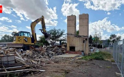 Cheyenne’s Twin Chimneys motor court stood for almost 90 years; this week its landmark chimneys fell in about 30 seconds to make way for a drive-thru coffee shop