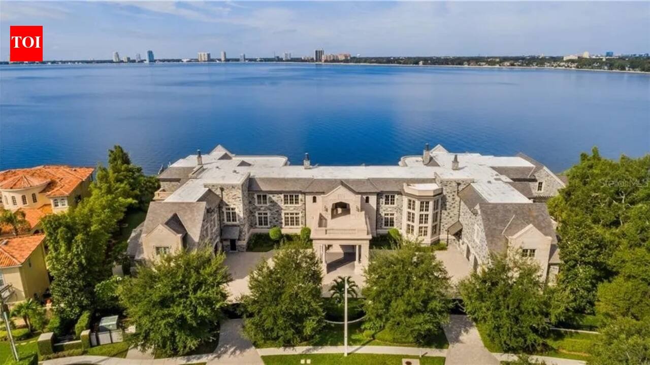 In 2005, Derek Jeter assembled three Tampa waterfront lots for .7 million and built a 22,000-sq-ft mansion; after selling it for .5 million in 2021, the home was marked for demolition