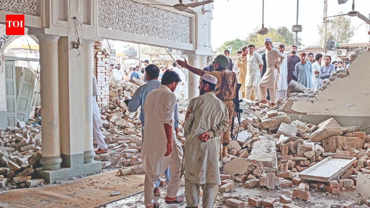 21 security personnel dead in blast at police line in Pakistan