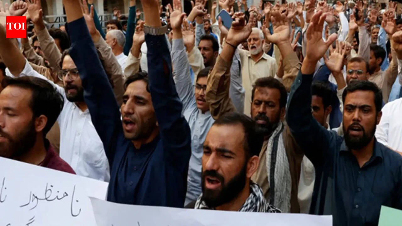 Pakistan braces for protests as govt warns of 0 million daily loss