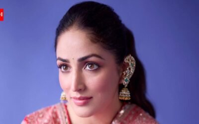Yami Gautam serves festive elegance in a Rs 1.01 lakh red Anarkali with an embroidered Bandhani dupatta ahead of ‘Nayyi Navelli’ release on October 16 | Hindi Movie News