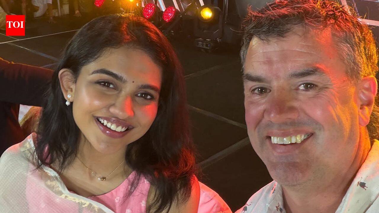 Mamitha Baiju: Australian MP Brad Battin shares selfie with Mamitha Baiju as she joins Malayali community for Onam; calls ‘BKU’ actress a ‘down-to-earth superstar’ | Malayalam Movie News