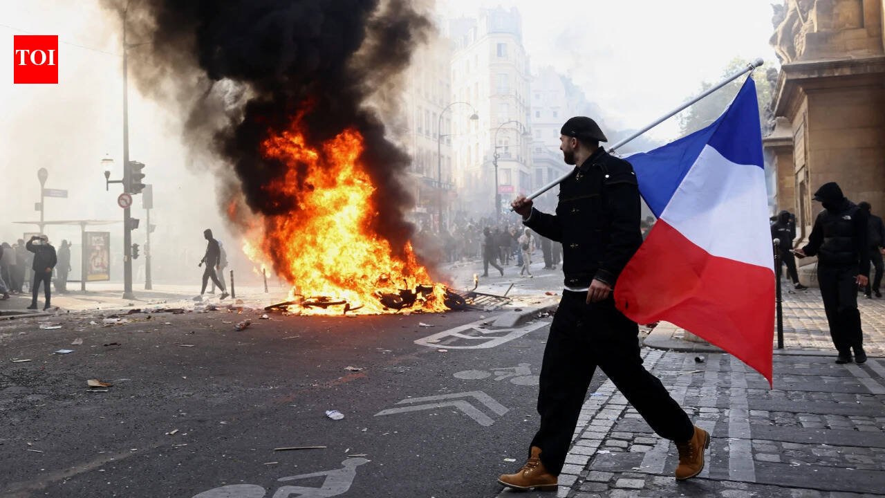 France students’ unrest: 70,000 police deployed, Paris museums closed ahead of fresh weekend protests
