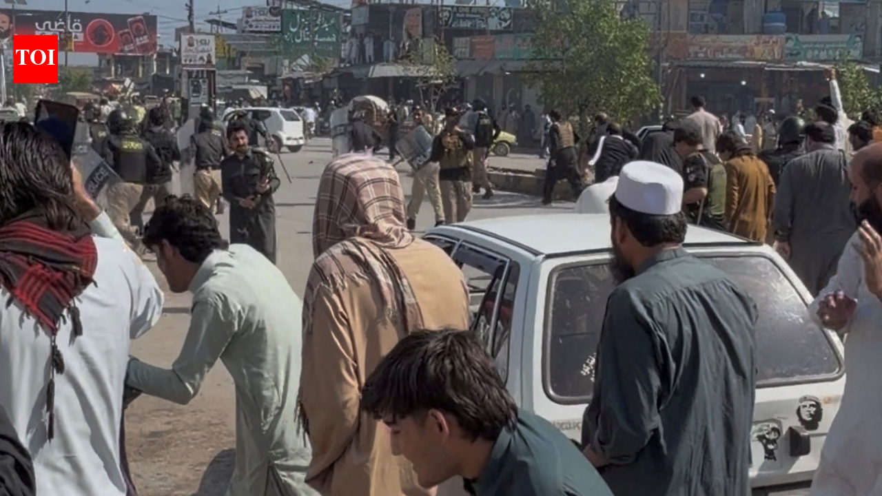 Afghan returnees face police raids, arbitrary detention in Pakistan’s KP after emergency: Report