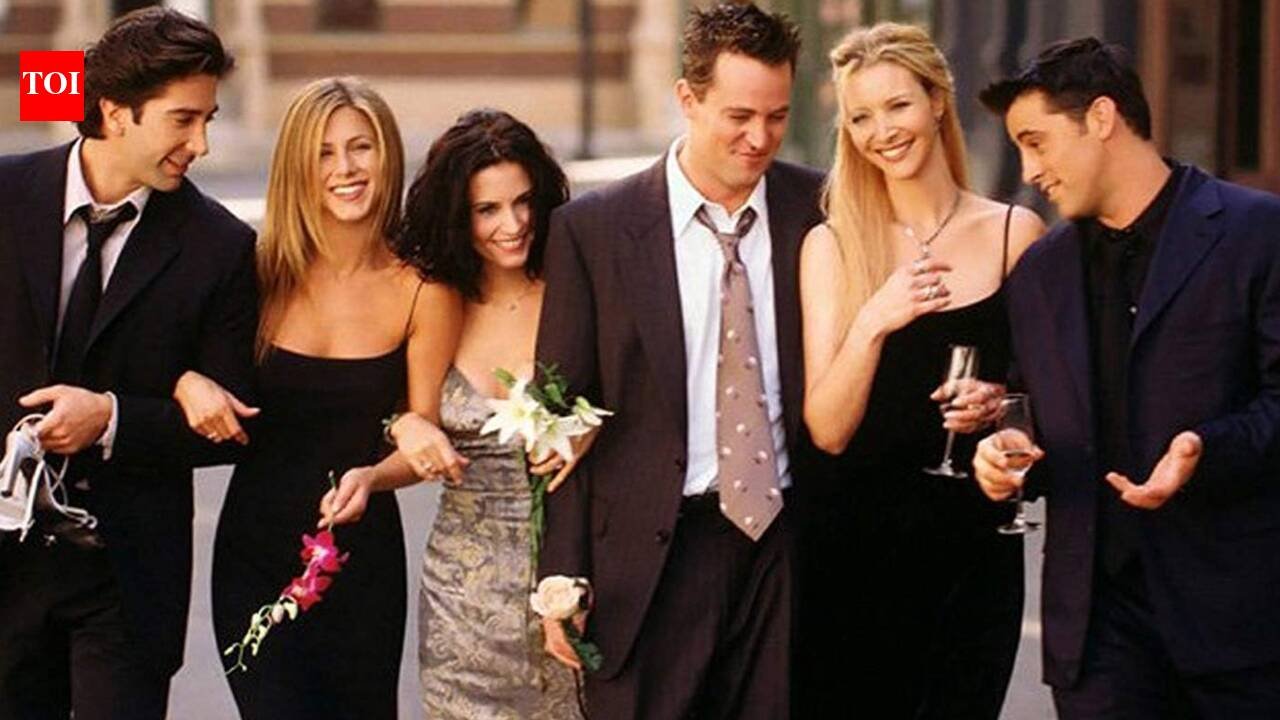 Matthew Perry’s sister recalls ‘Friends’ cast’s emotional reunion at funeral; reveals Jennifer Aniston, Courteney Cox, Lisa Kudrow, Matt LeBlanc and David Schwimmer ‘stood around him, crying’﻿ |