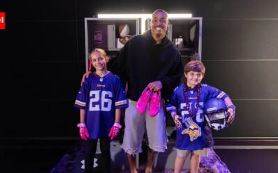 Justin Jefferson’s charity bowling night raised over $45,000 for cancer research; the Vikings star also surprised 7-year-old fan Claire Van Epps, who is undergoing treatment, with Super Bowl tickets | NFL News