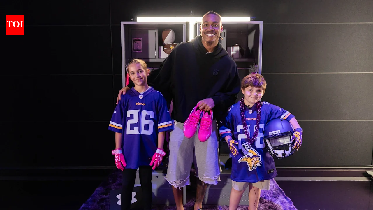 Justin Jefferson’s charity bowling night raised over ,000 for cancer research; the Vikings star also surprised 7-year-old fan Claire Van Epps, who is undergoing treatment, with Super Bowl tickets | NFL News