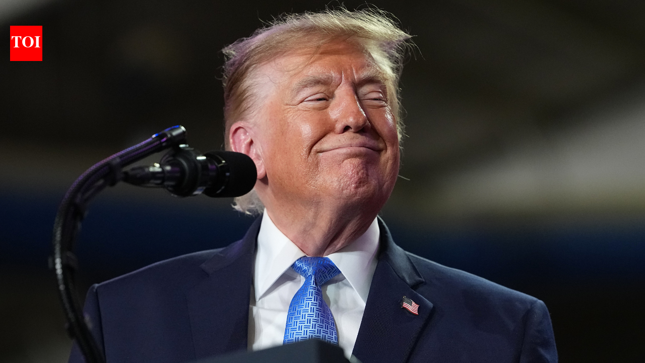 US midterms: Trump skips Iowa, Kansas rallies, backs Republicans through phone campaign