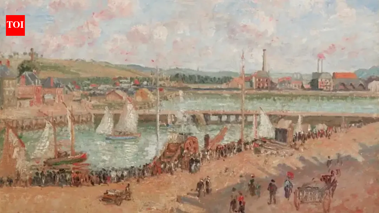 Heirs of Jewish banker have sued Sotheby’s over £1.2m painting sale, claiming artwork was looted by Nazis during World War II; a Parisian court to soon give ruling
